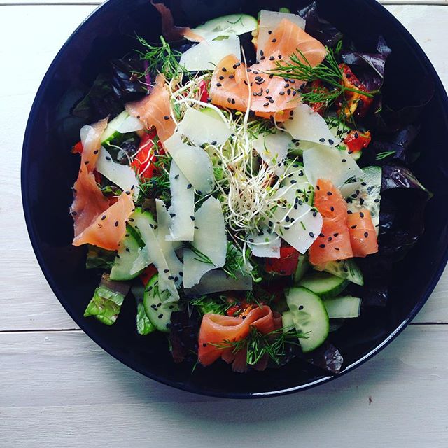 Massive salmon and black sesame seeds salad for lunch today. Just get whatever salad ingredients you have in the fridge, a big of organic smoked salmon and top with a few Parmesan shavings and sesame seeds...drizzle with sesame oil and a squeeze of lemon and done! #eatwell #everyday #theorganiccookery